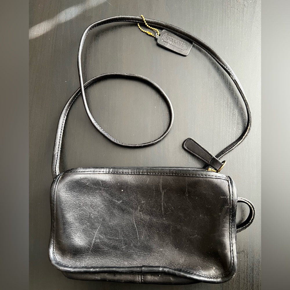 VINTAGE/ RARE COACH BLACK ZIPPERED POUCH CROSSBODY BAG/PURSE